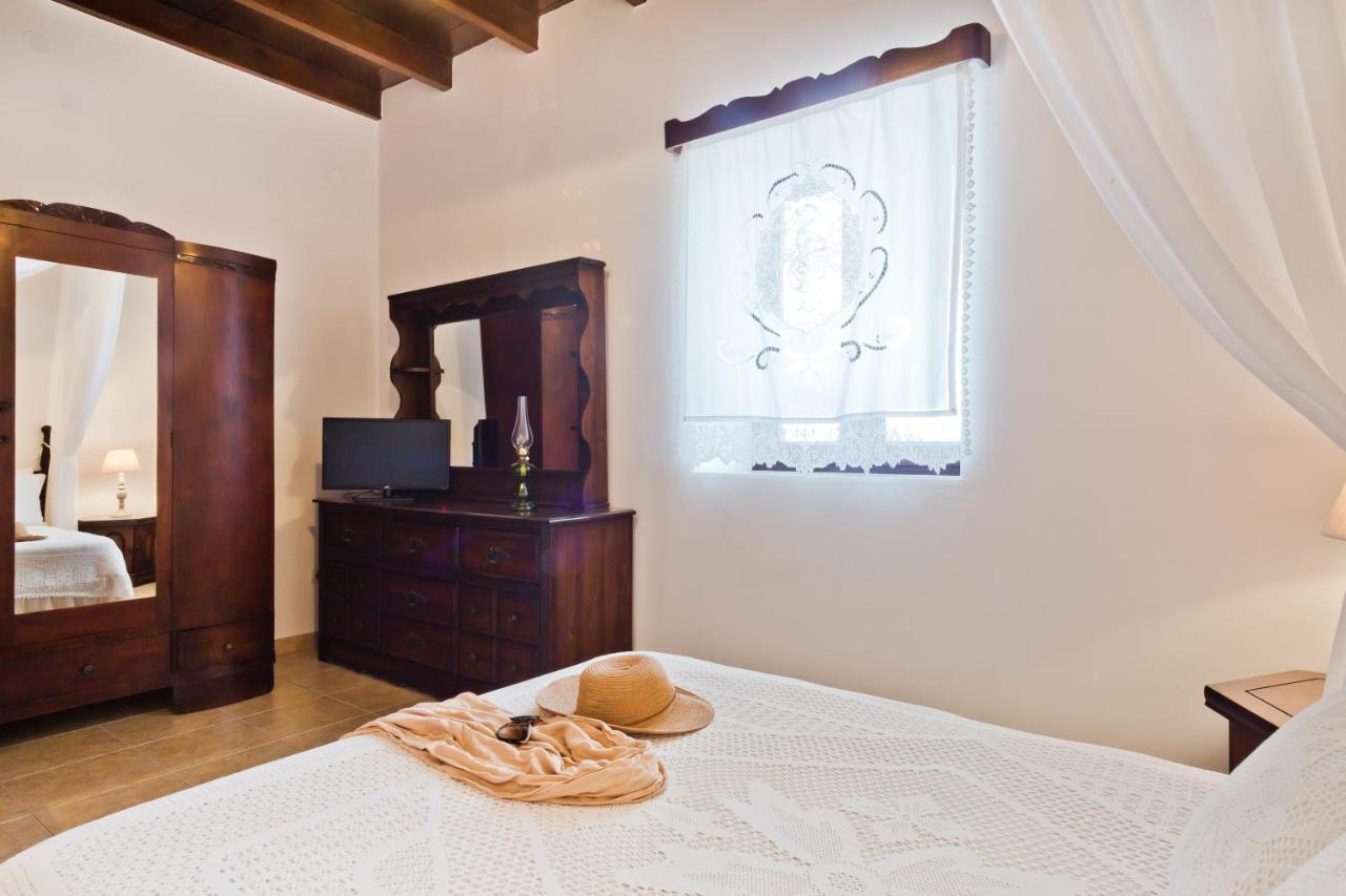 Villa Symone Afiartis ภายนอก รูปภาพ